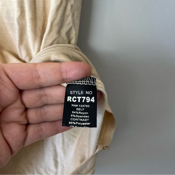 POL Cream Honey Lace Sleeve V-Neck Short-Sleeved Top Medium - Picture 4 of 7